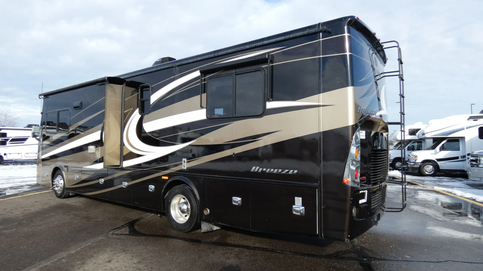 2017 Tiffin Allegro Breeze 32BR - Photo 4