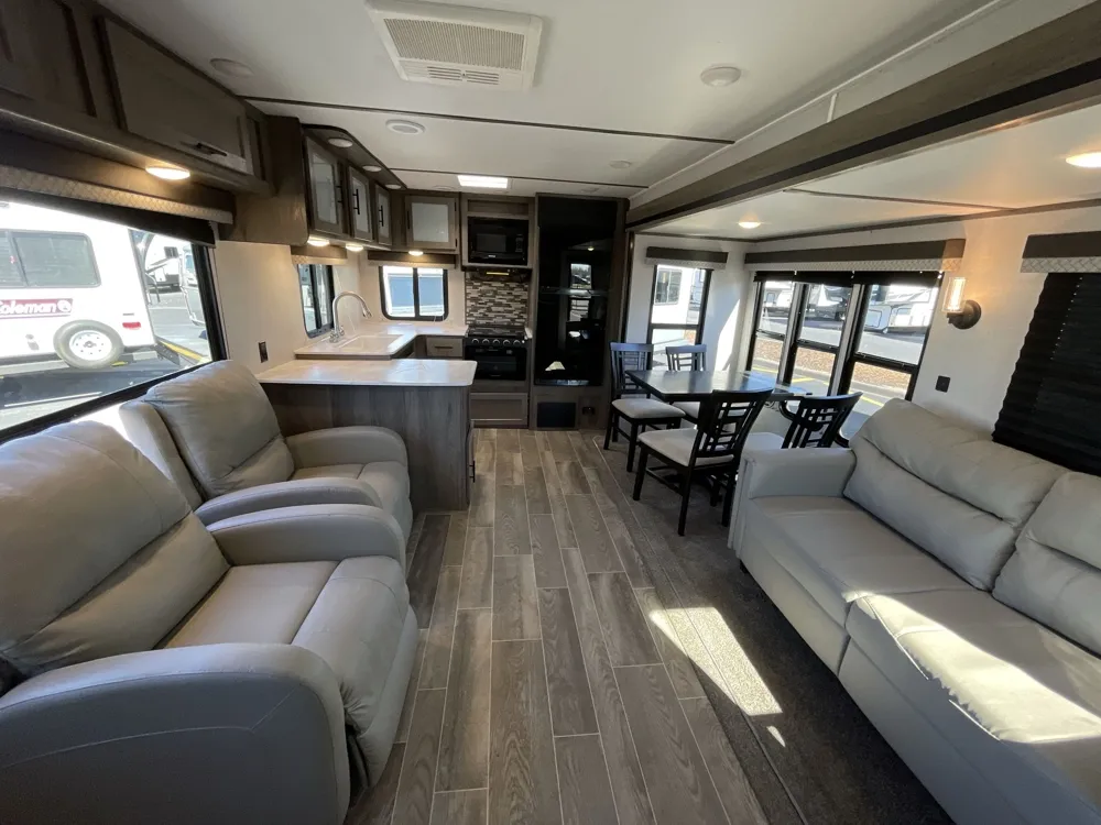 2023 - Photo 2