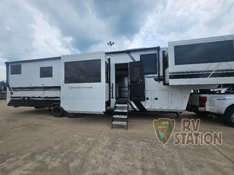 2027 Keystone Montana 3800FL - Photo 2