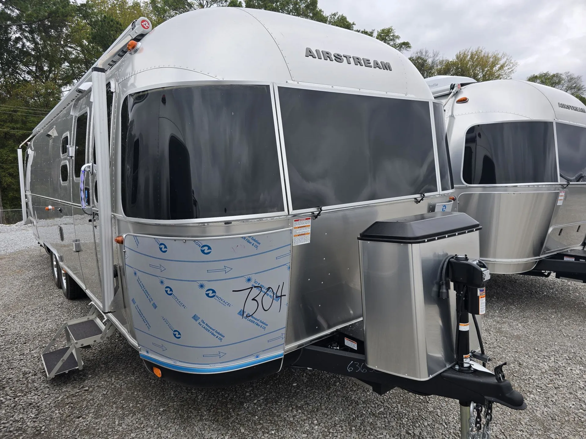 2026 Airstream Classic 30RB - Photo 2