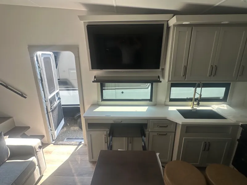 2026 Brinkley Model Z 2810, Photos photo 11