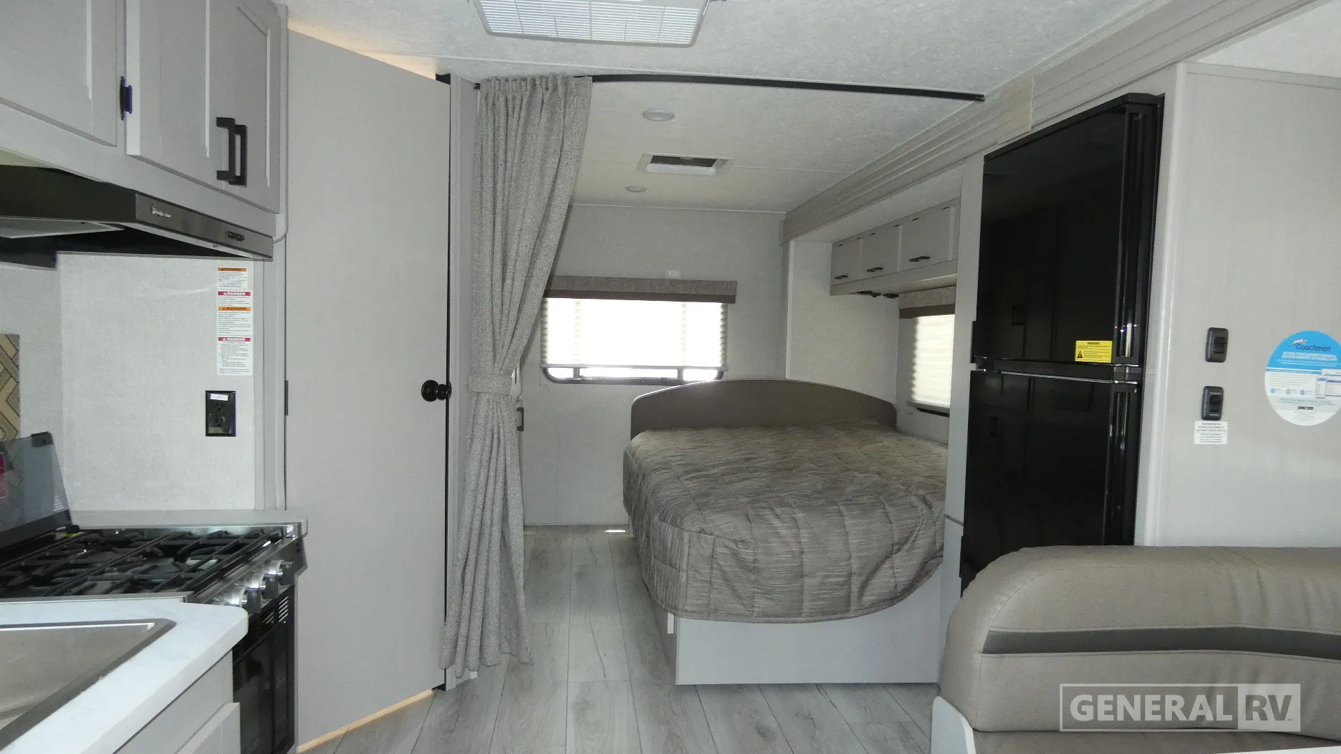 2024 Coachmen Freelander 23FS - Photo 3