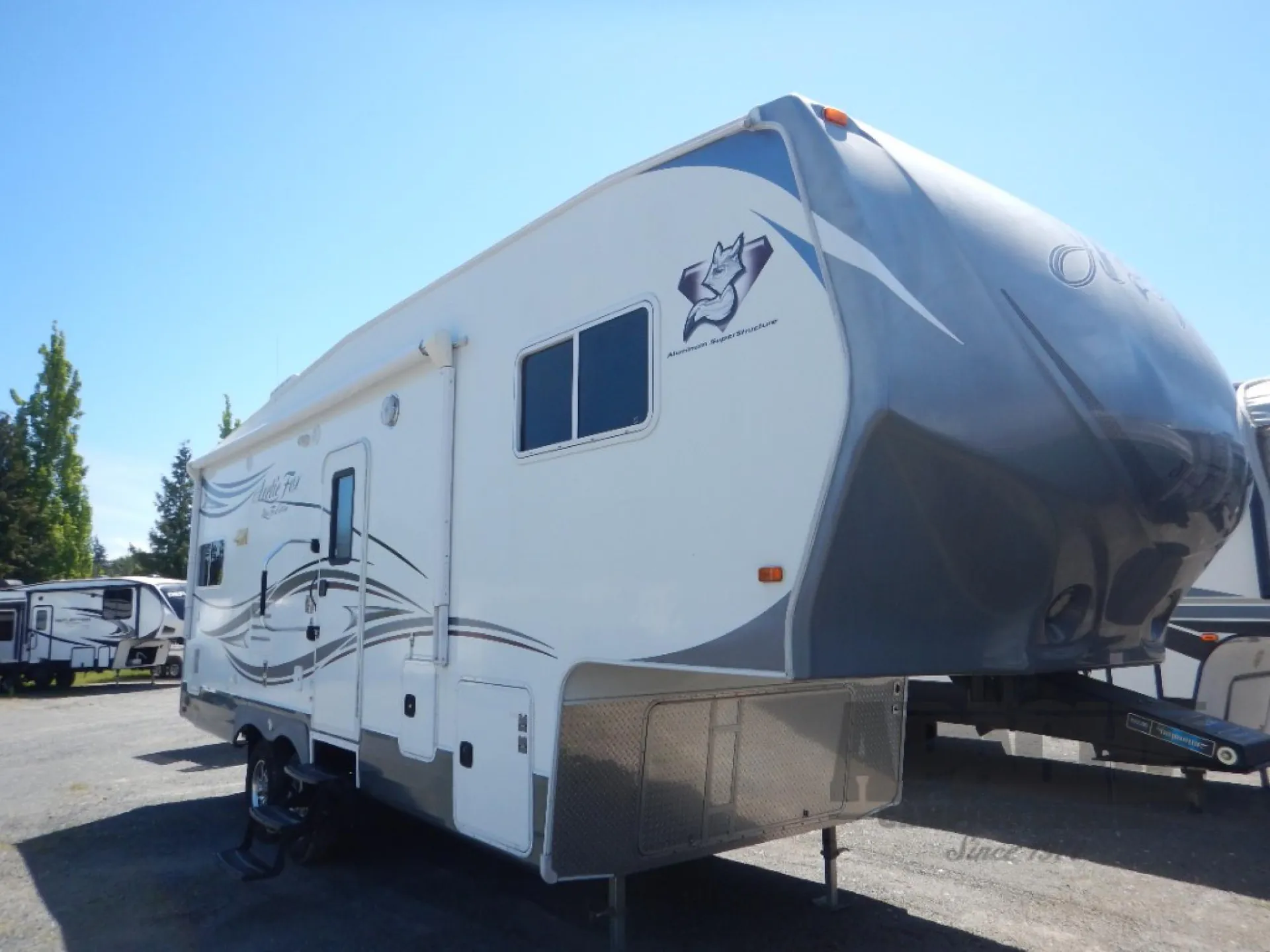 2013 Northwood Arctic Fox 27-5L - Photo 3
