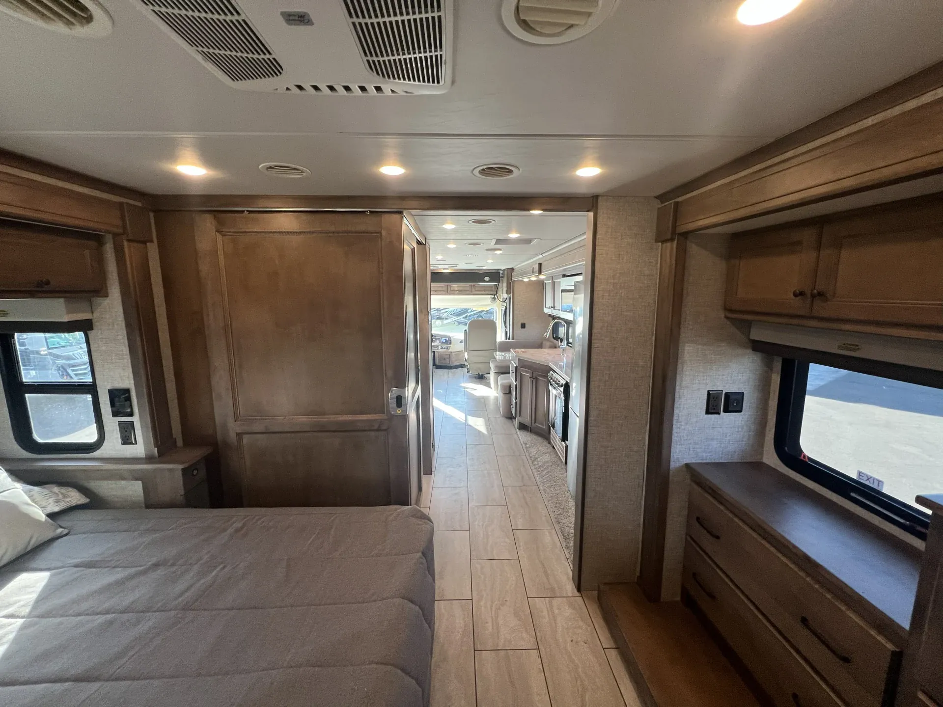 2025 Tiffin Byway 33 FL - Photo 4