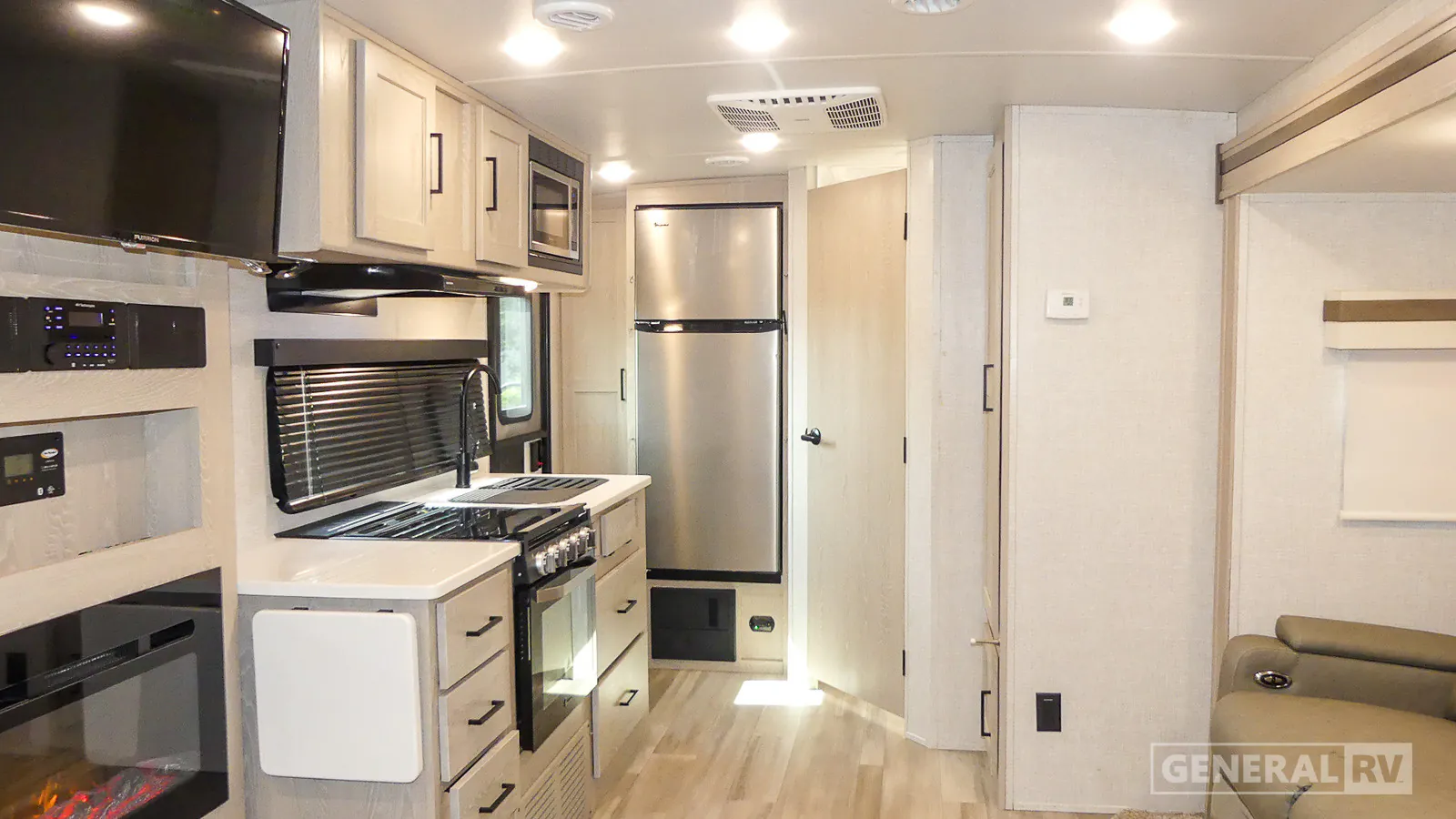 2022 Forest River Rockwood Mini Lite 2205S - Photo 3