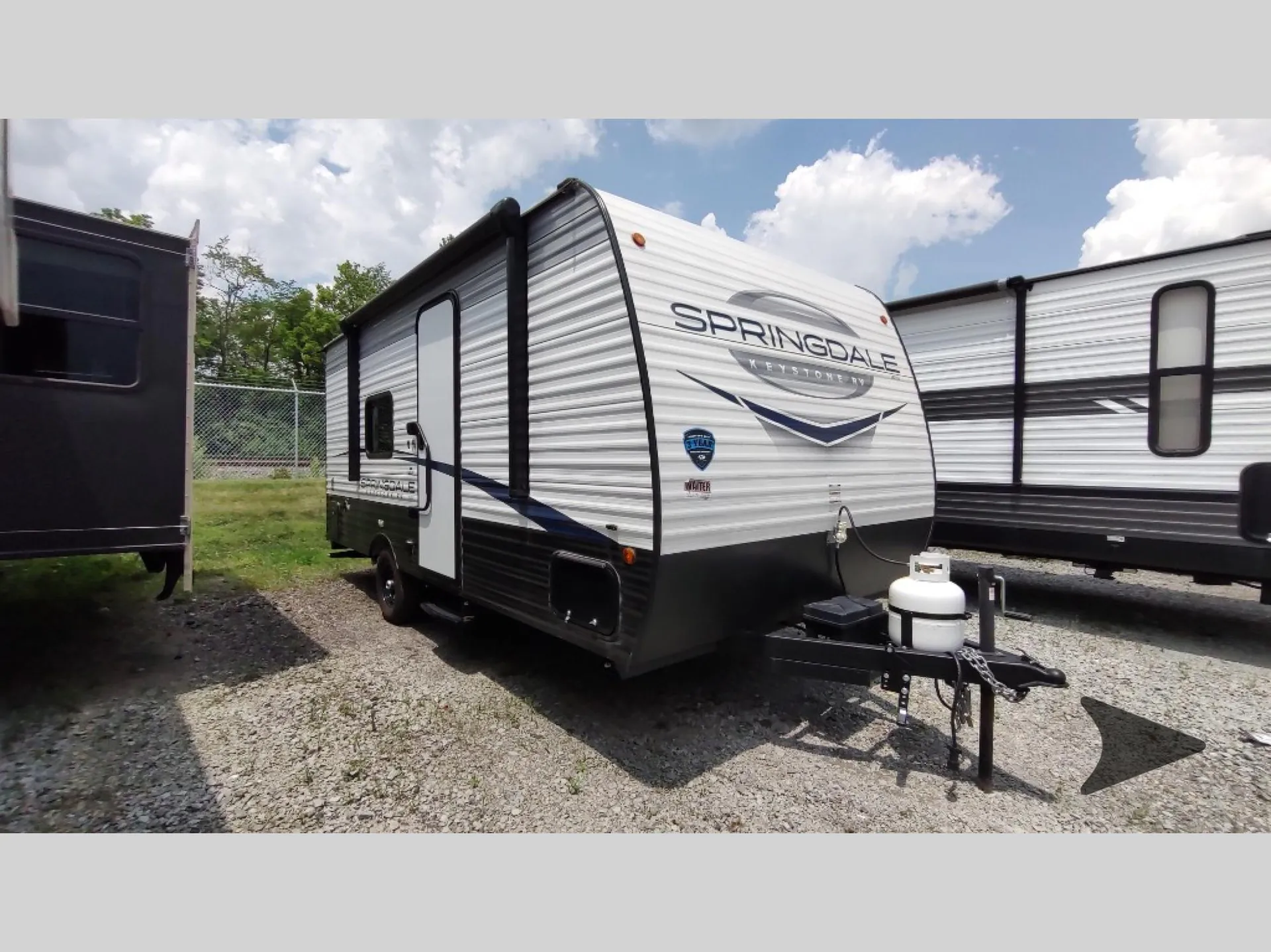 2024 Keystone Springdale 1700FQ - Photo 2