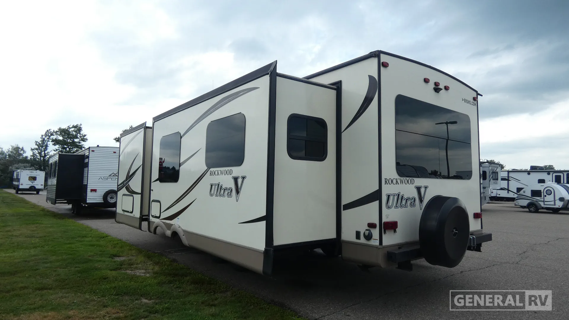 2017 Forest River Rockwood Ultra V 2715VS - Photo 4