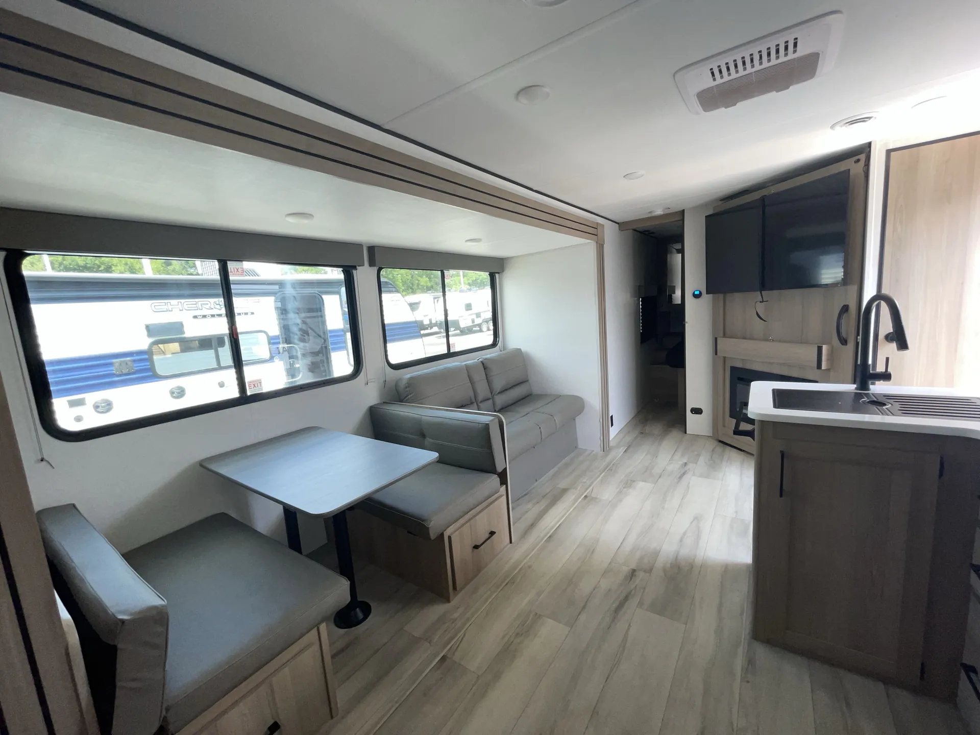 2025 Keystone Coleman Lantern 28BHS — living area main