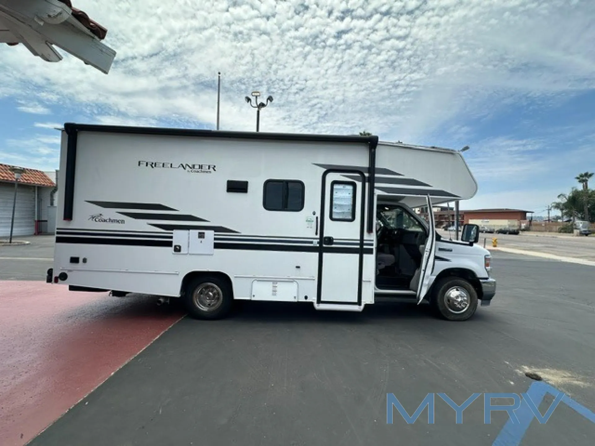 2022 Coachmen Freelander 22XG - Photo 3