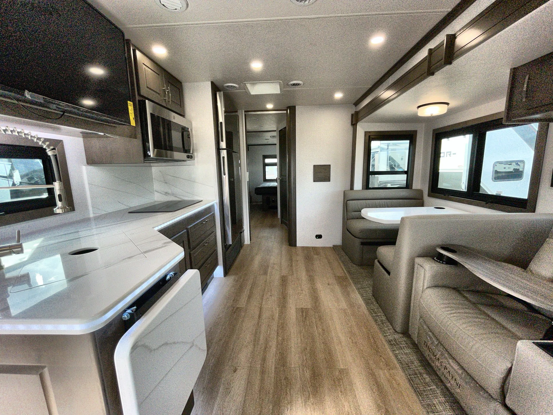 2026 dynamax Dx3 37BD - Photo 3