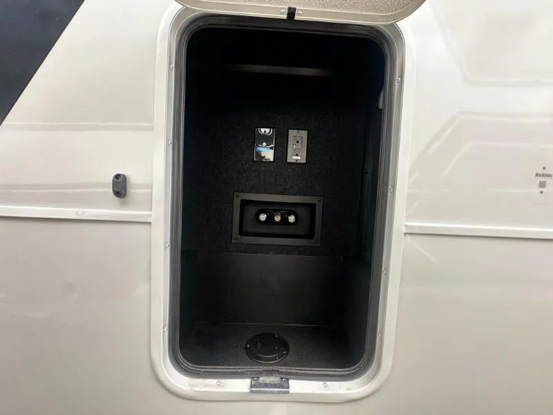 2026 Brinkley Model Z 3600, Photos photo 37