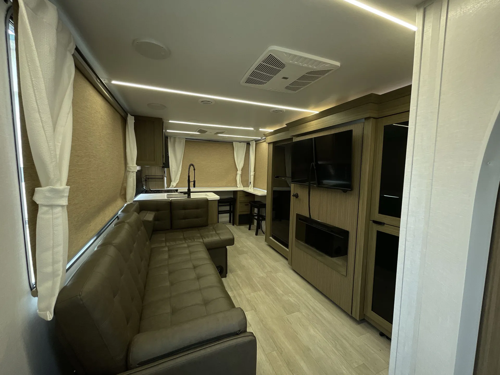 2025 Forest River Salem Cruise Lite 24VIEW — main living area