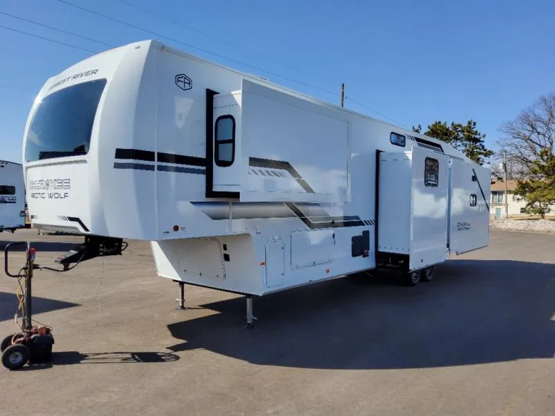 2026 Forest River Cherokee Arctic Wolf 3650SUITE - Photo 4