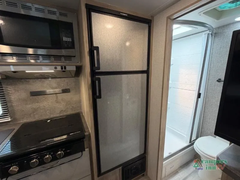2021 Winnebago Micro Minnie 2108TB - Photo 3