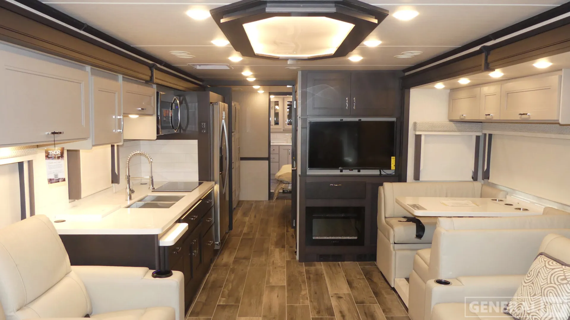 2026 Thor Motor Coach Aria 3901 - Photo 3
