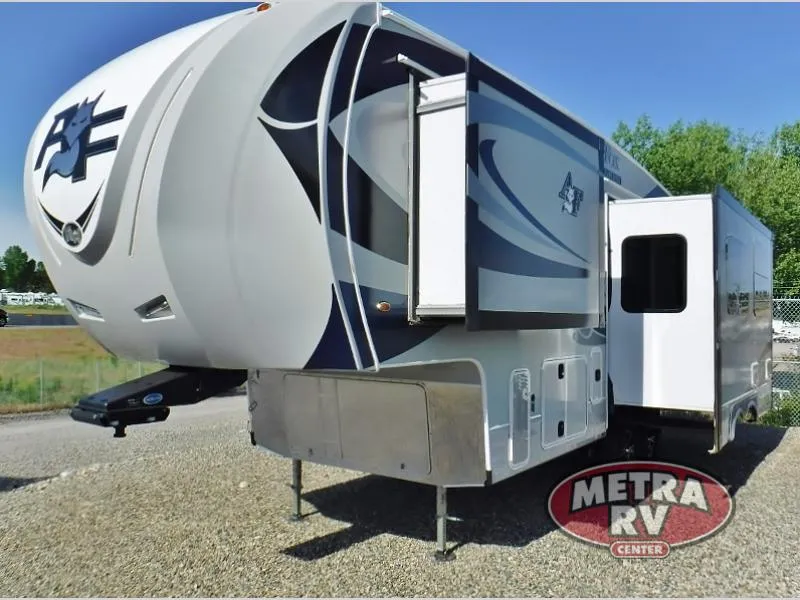 2025 Northwood Arctic Fox Grande Ronde 27-5L - Photo 2