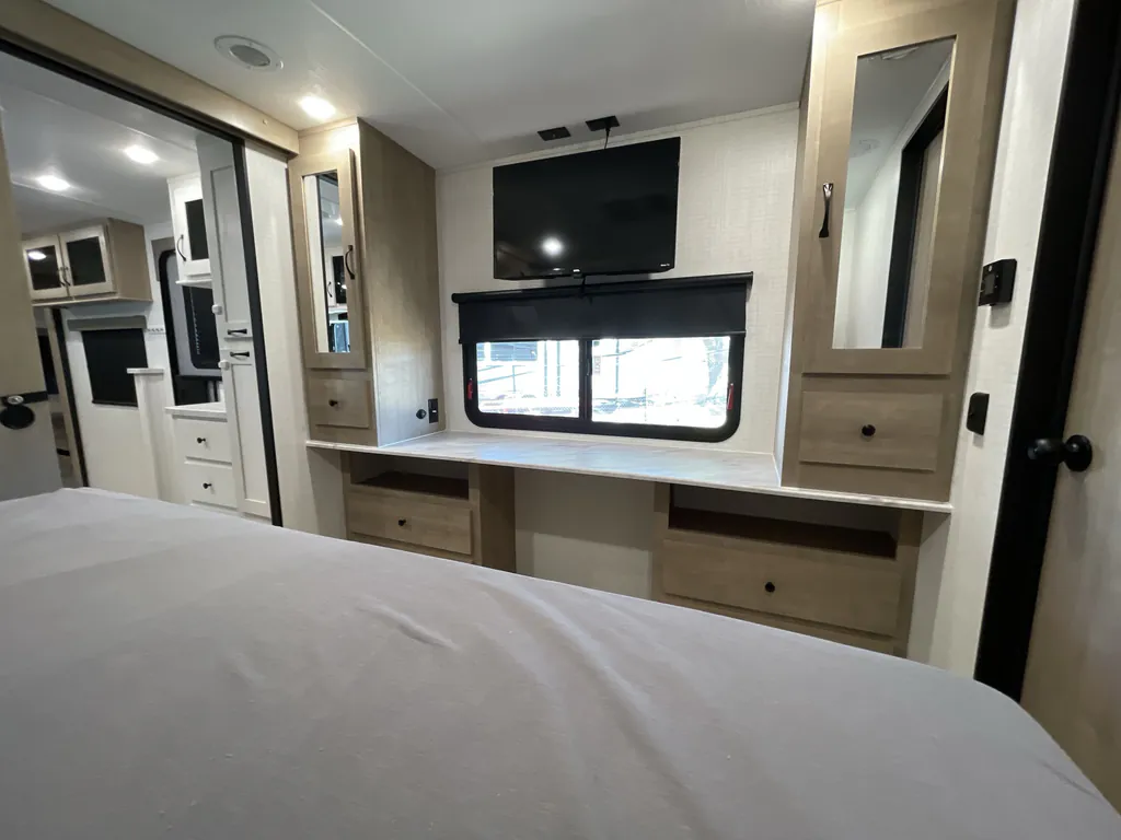 2025 Forest River Solaire 3300FLBS, Photos photo 15