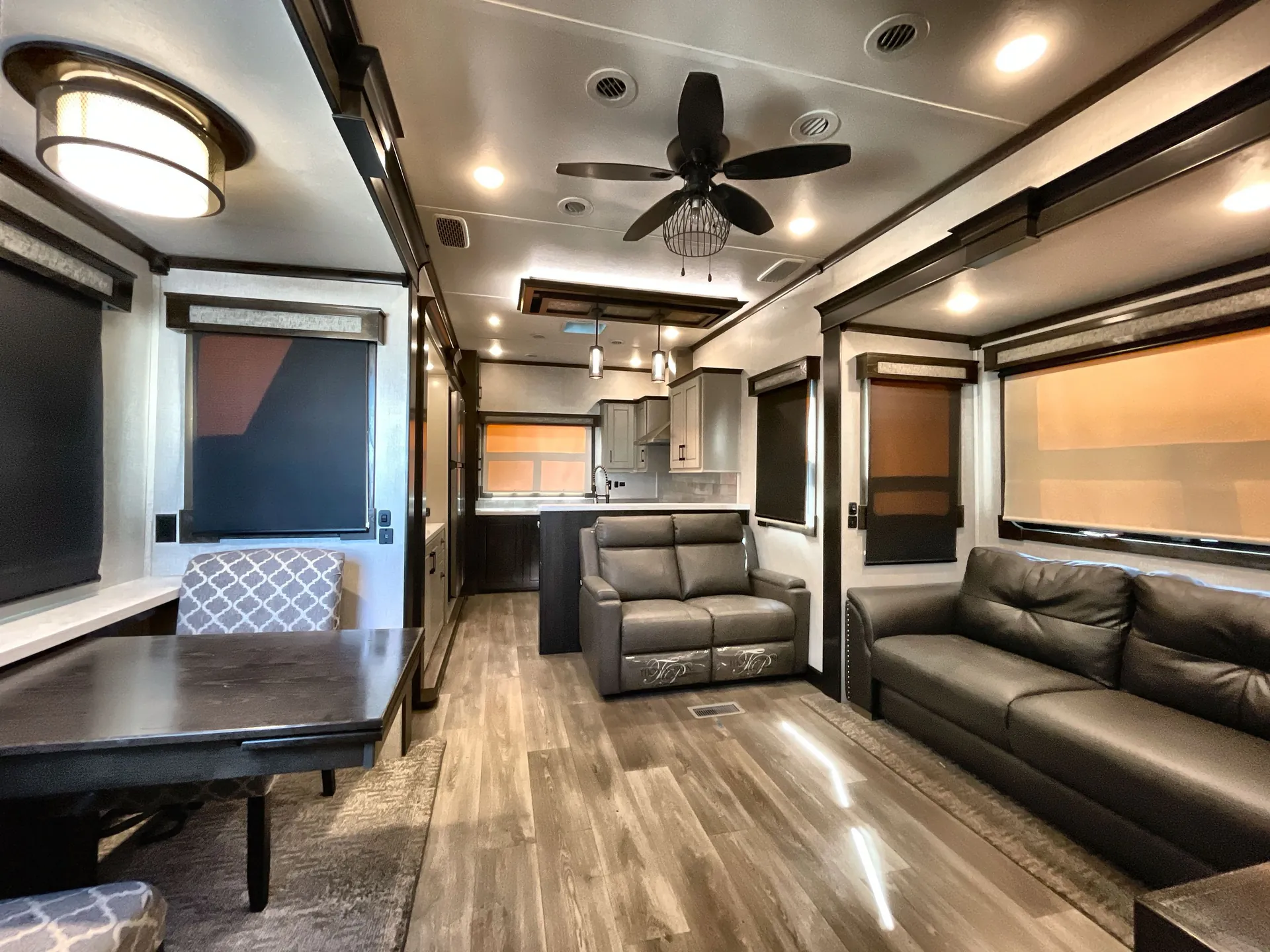 2021 CrossRoads Redwood RW4001LK — living area main