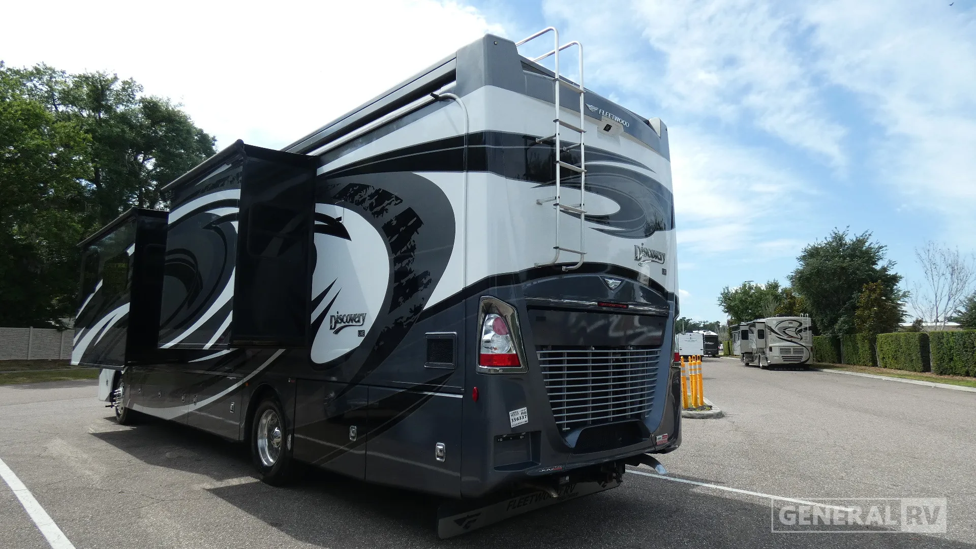 2020 Fleetwood Discovery LXE 40M - Photo 4