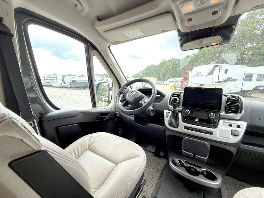 2023 Thor Motor Coach Sequence 20J - Photo 4