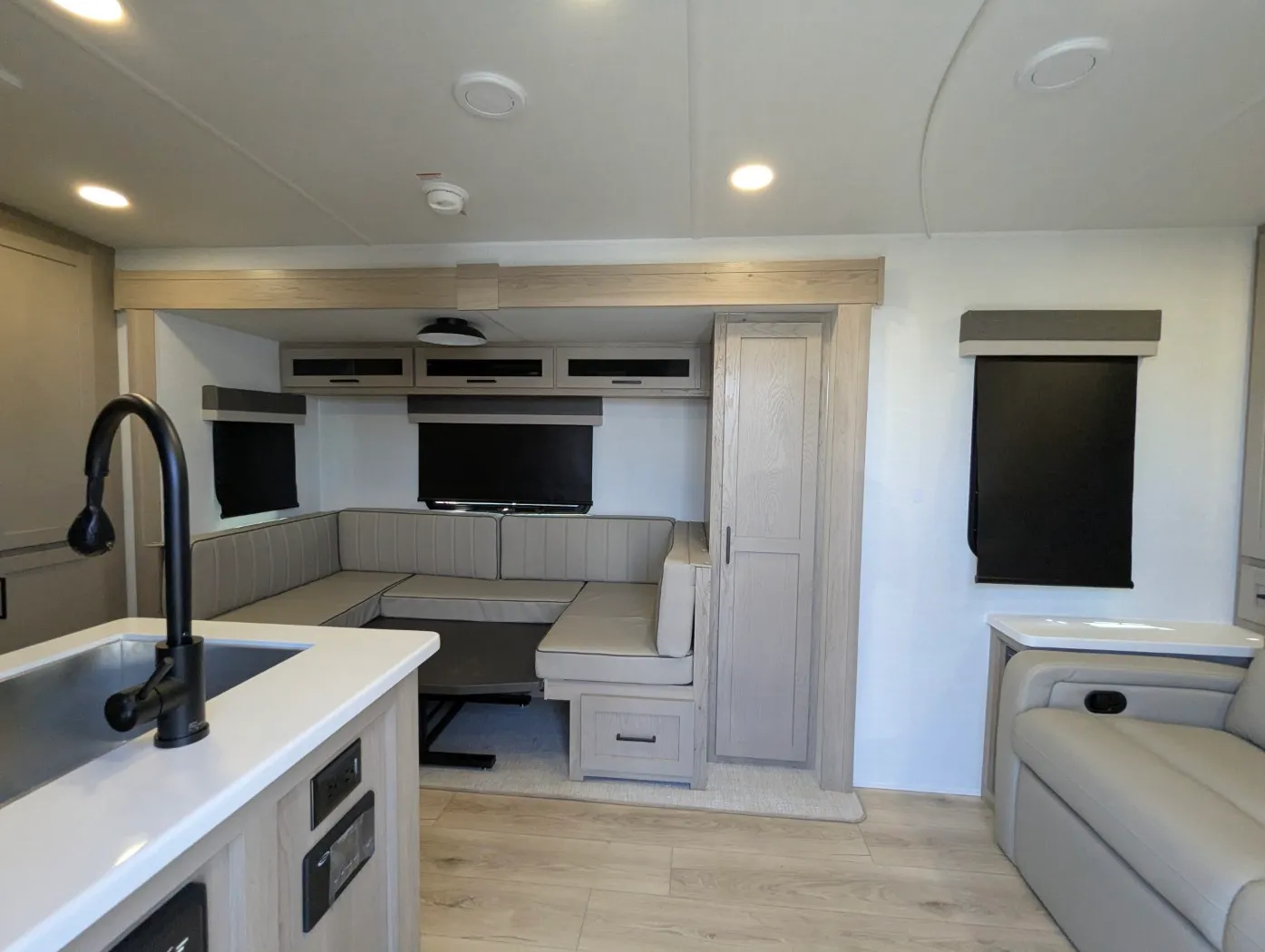 2026 Forest River Rockwood Mini Lite 2214S — Photo 6
