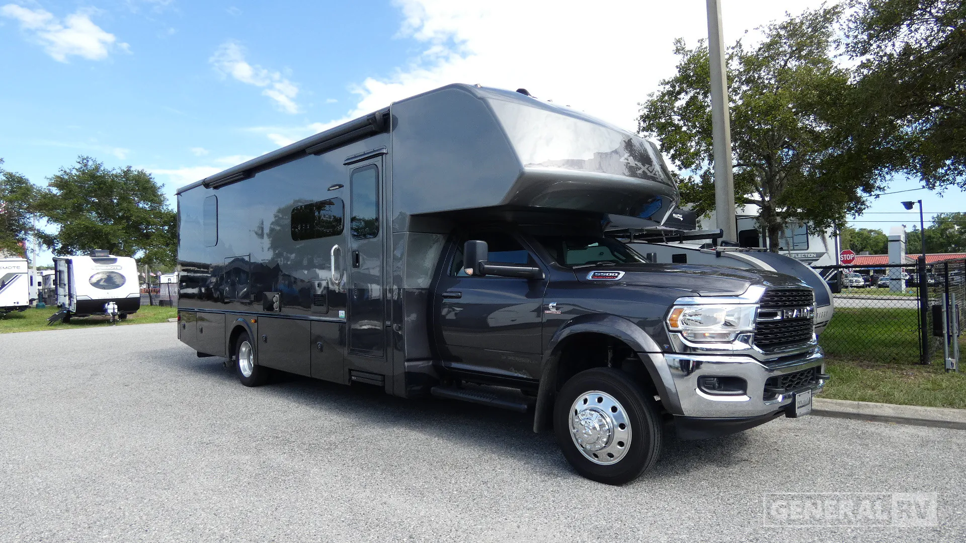 2023 Dynamax Corp Isata 5 30FW - Photo 2