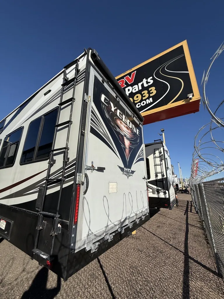 2018 Heartland Cyclone 4115 - Photo 4