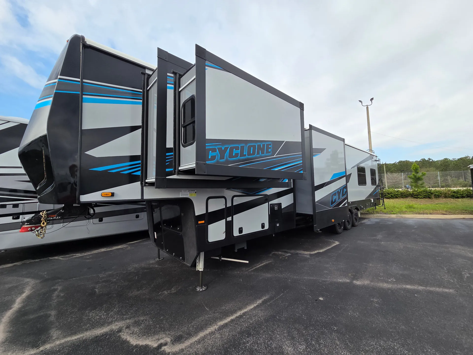 2025 Heartland Cyclone 4118 - Photo 3