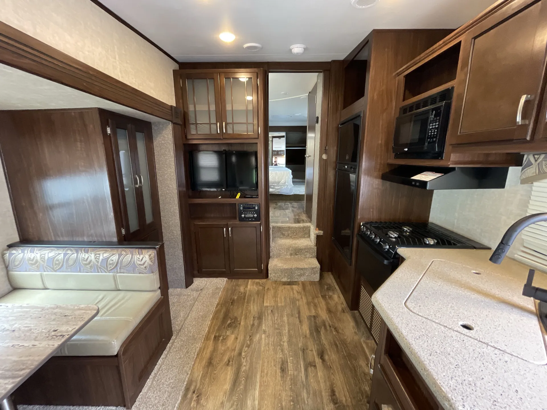 2016 Heartland Sundance XLT 267 RL — living area main