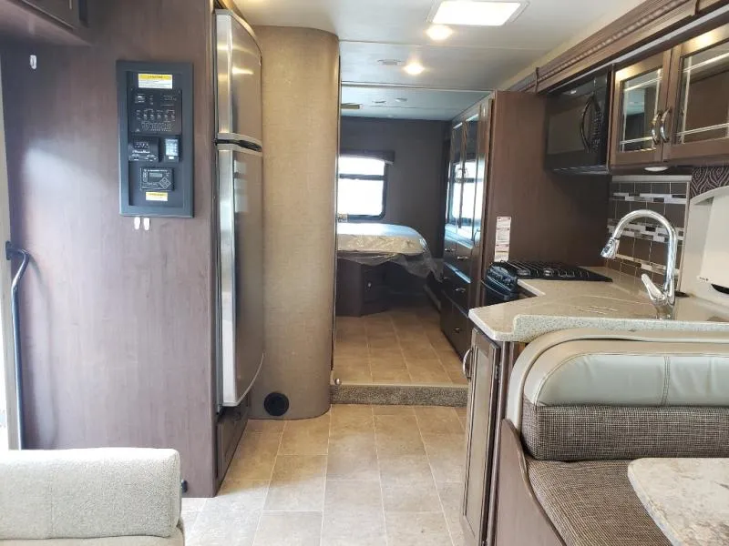 2017 Thor Motor Coach Chateau 31W - Photo 3