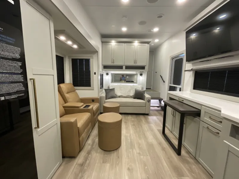 2026 Brinkley Model Z 2810, Photos photo 7