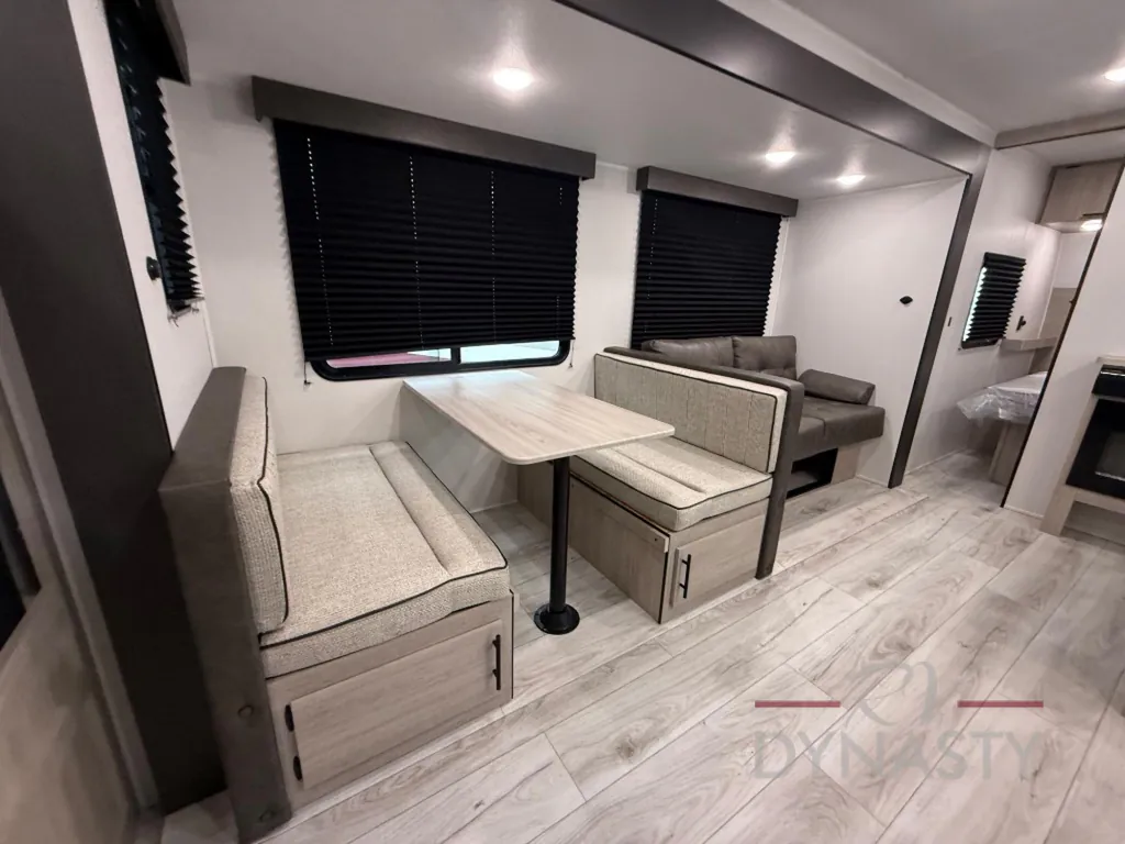2027 East to West Della Terra 280BH, Photos photo 41