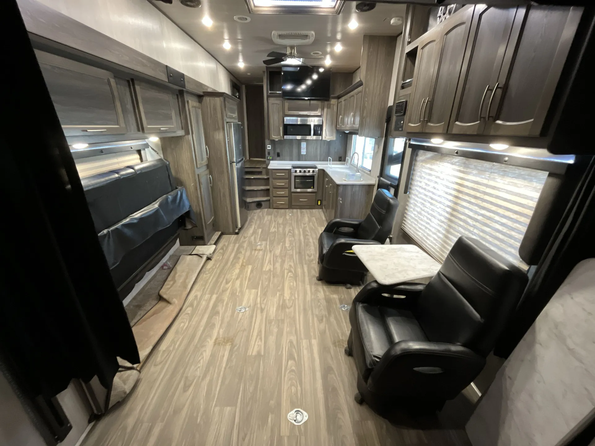2021 Genesis Supreme Vortex 3414V — living area main