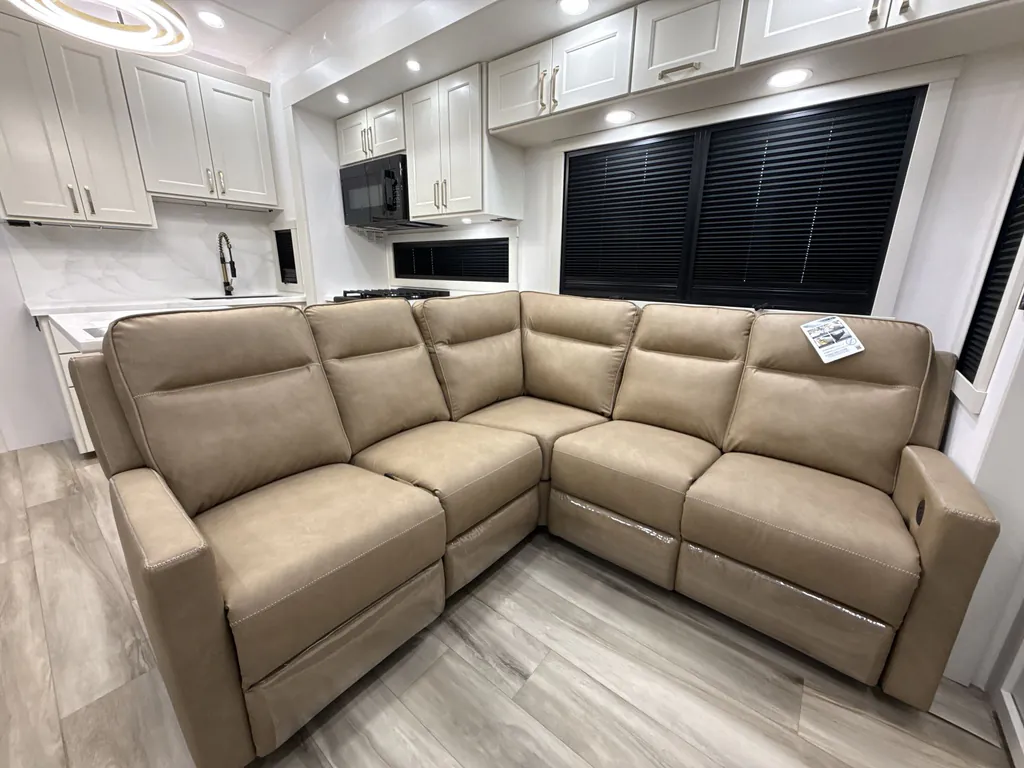 2027 Brinkley Model G 3970, Photos photo 6