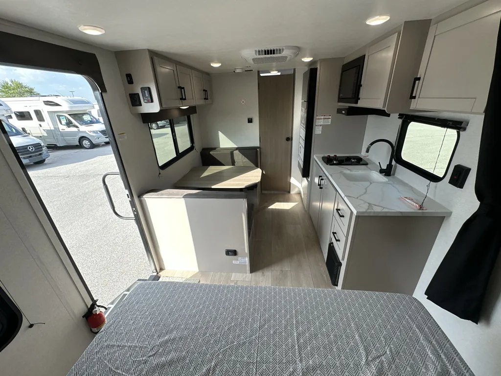 2027 Jayco Jay Flight 175FQ, Photos photo 6