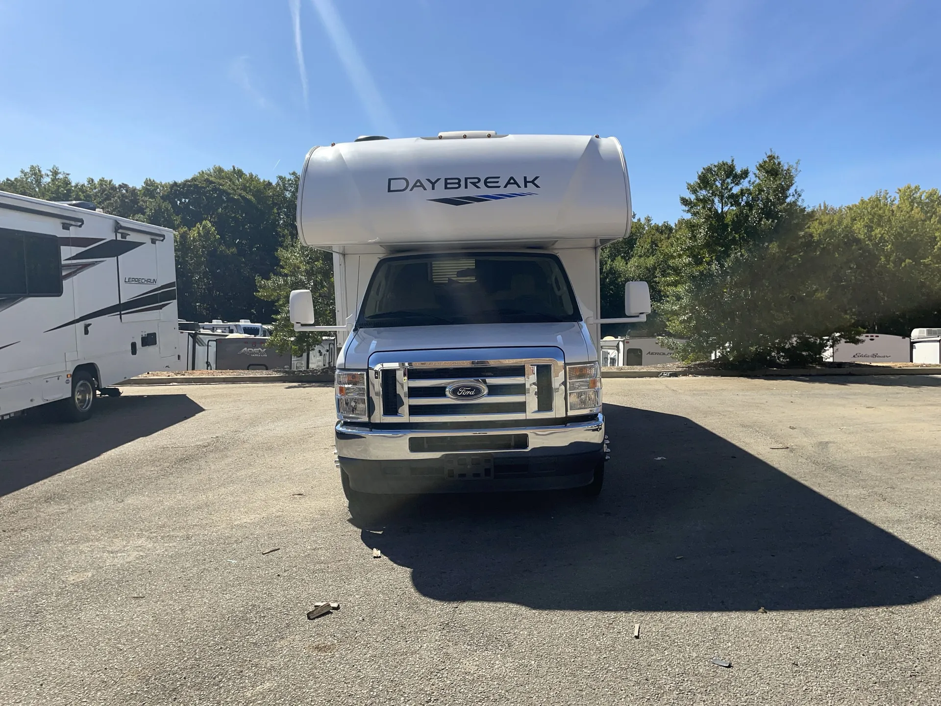 2021 Thor Motor Coach Daybreak 22GO — front