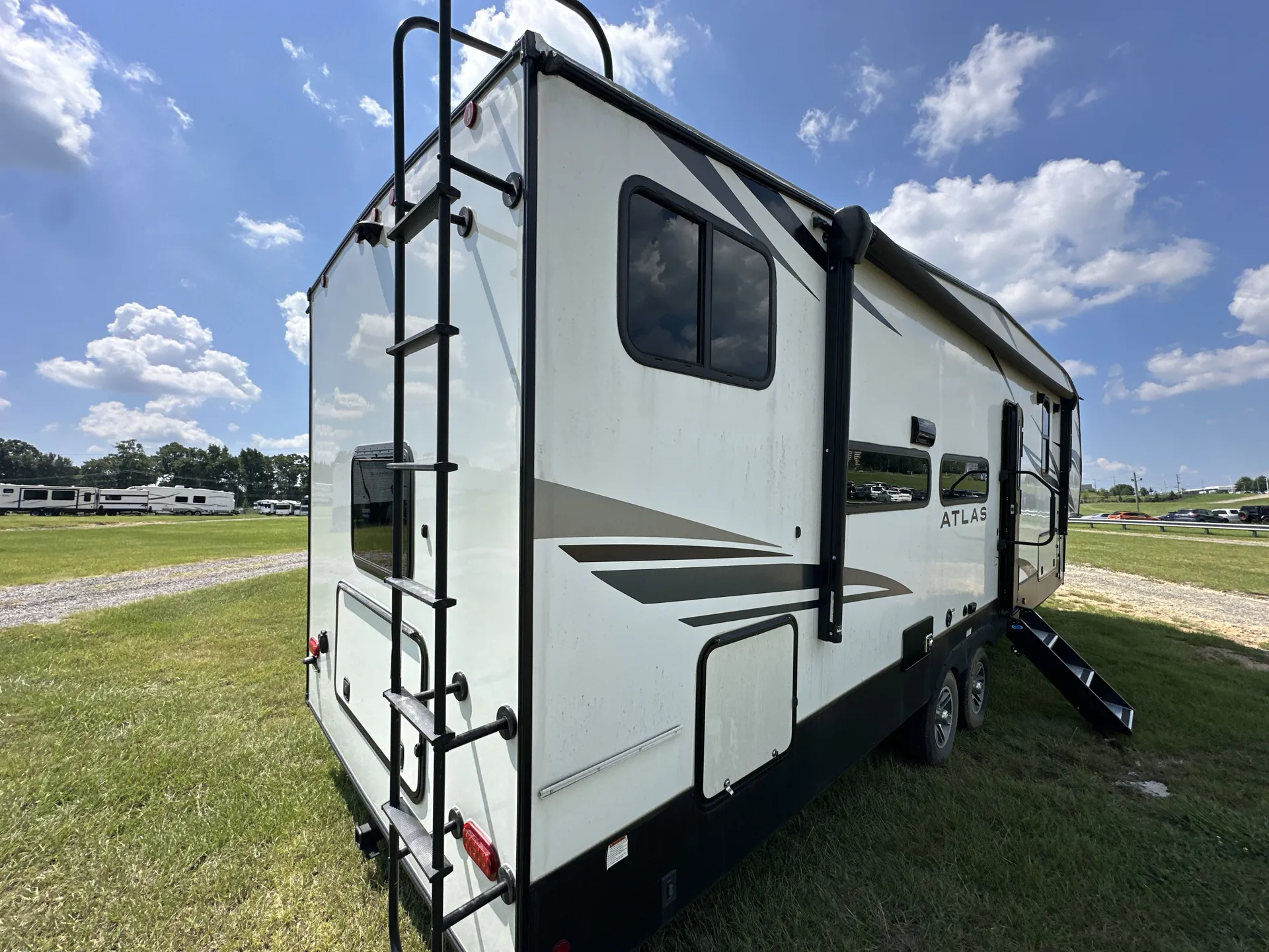 2022 Dutchmen Atlas 2942BHF — living area main