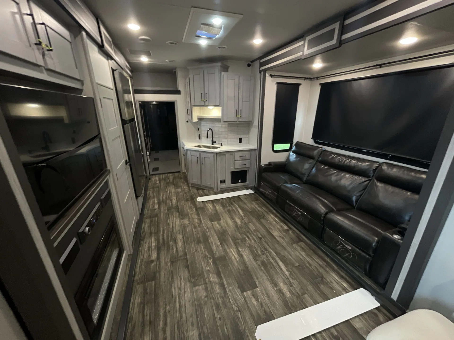 2022 Keystone Fuzion 428 — living area main