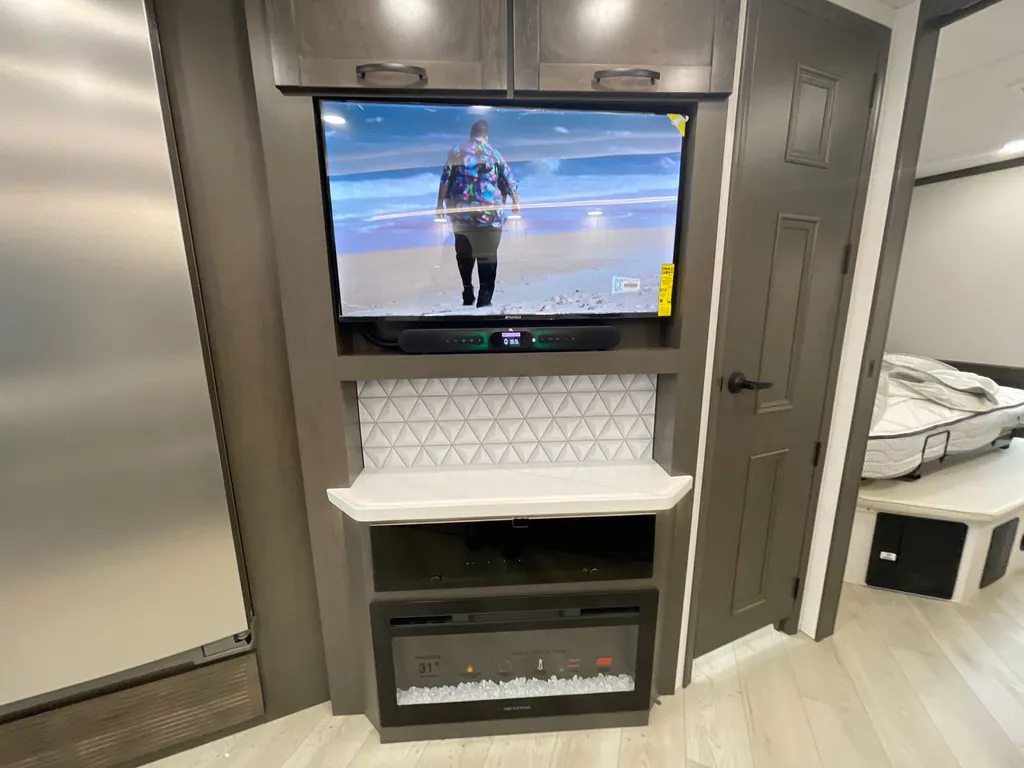 2027 Entegra Coach Accolade 37K, Photos photo 14