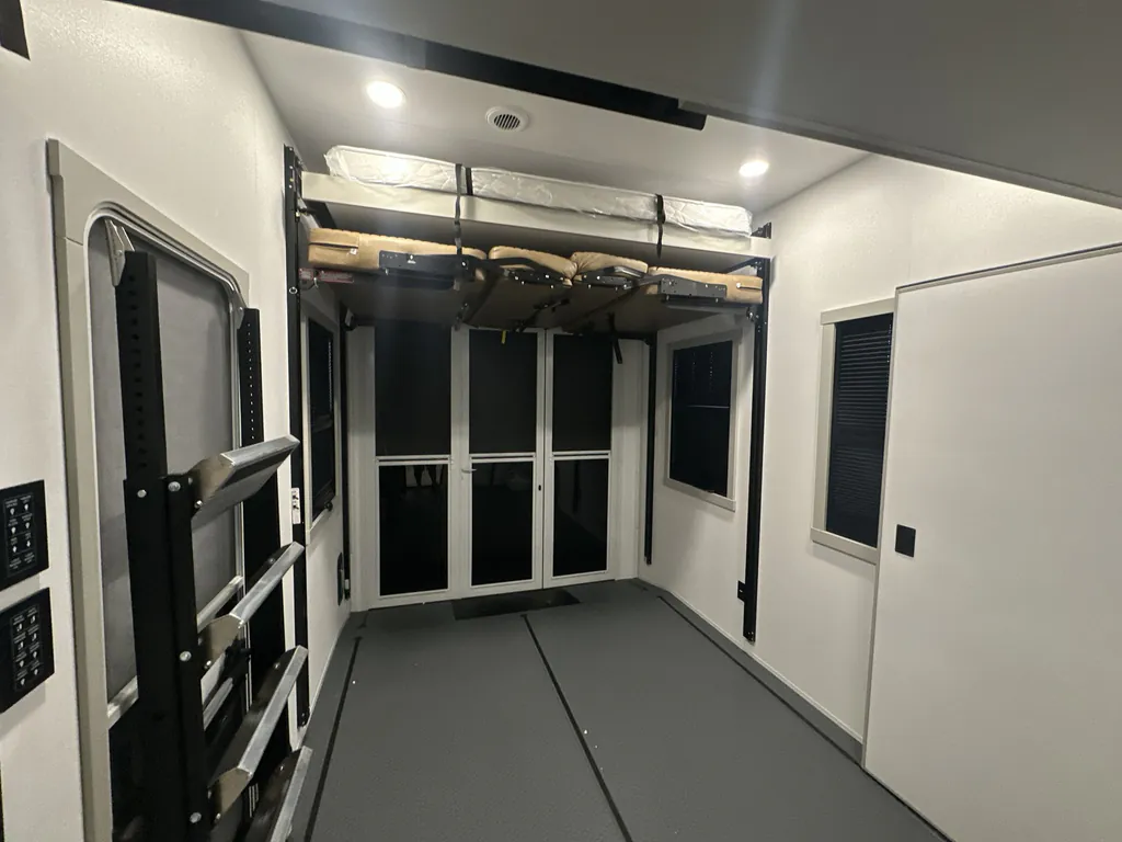 2026 Brinkley Model G 3950, Photos photo 11