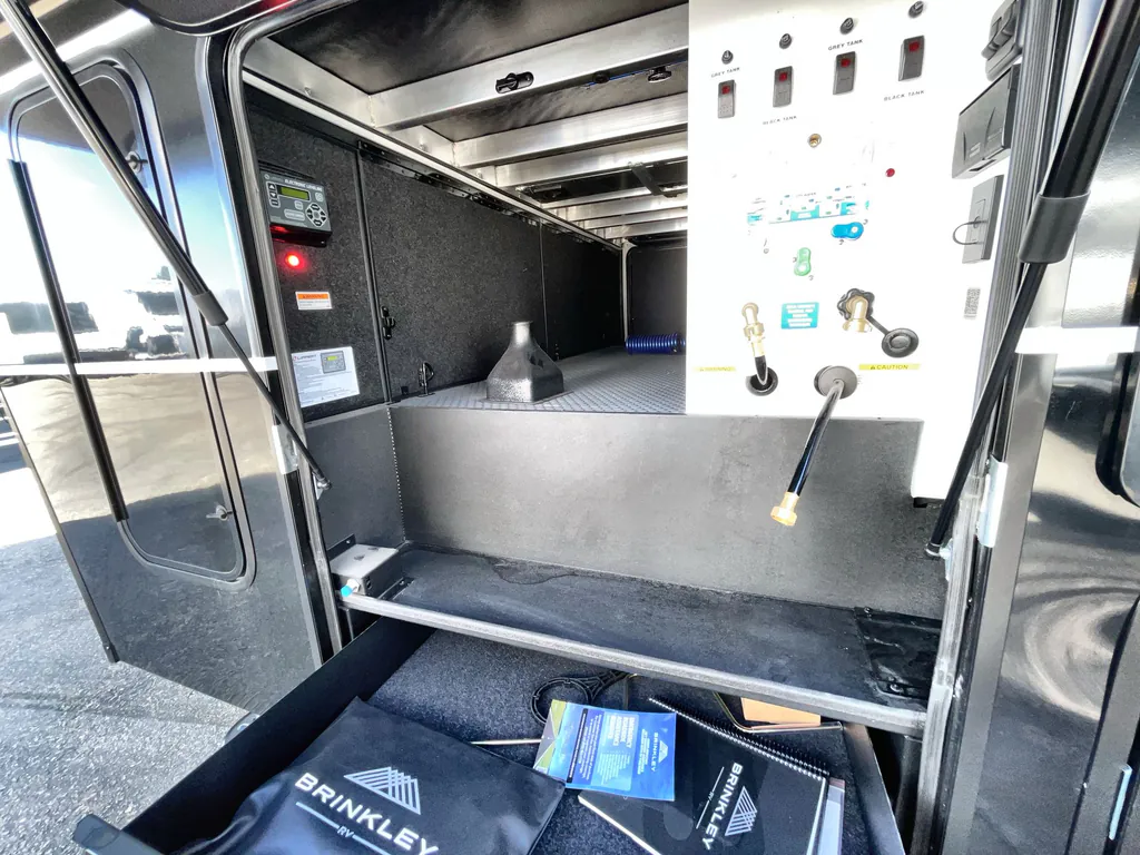 2026 Brinkley Model G 4100, Photos photo 7