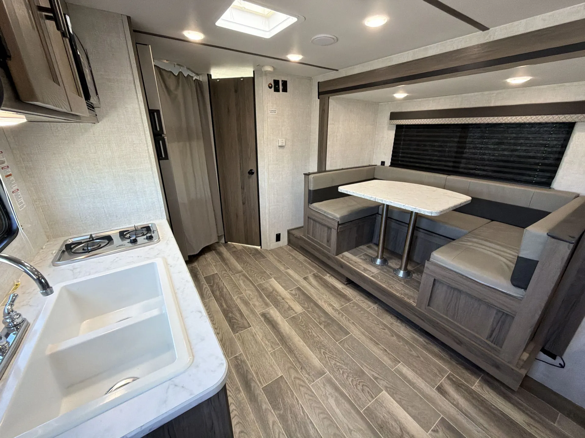 2023 Gulf Stream Kingsport Super Lite 192DS — living area main