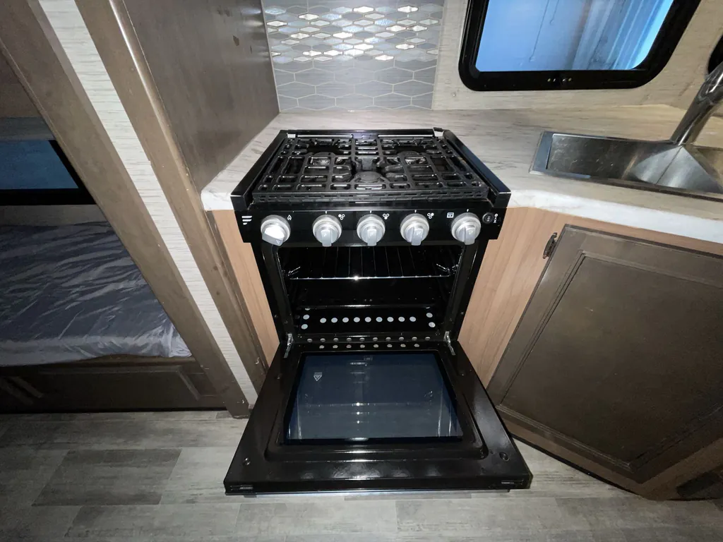 2022 Thor Motor Coach Freedom Traveler A32, Photos photo 9