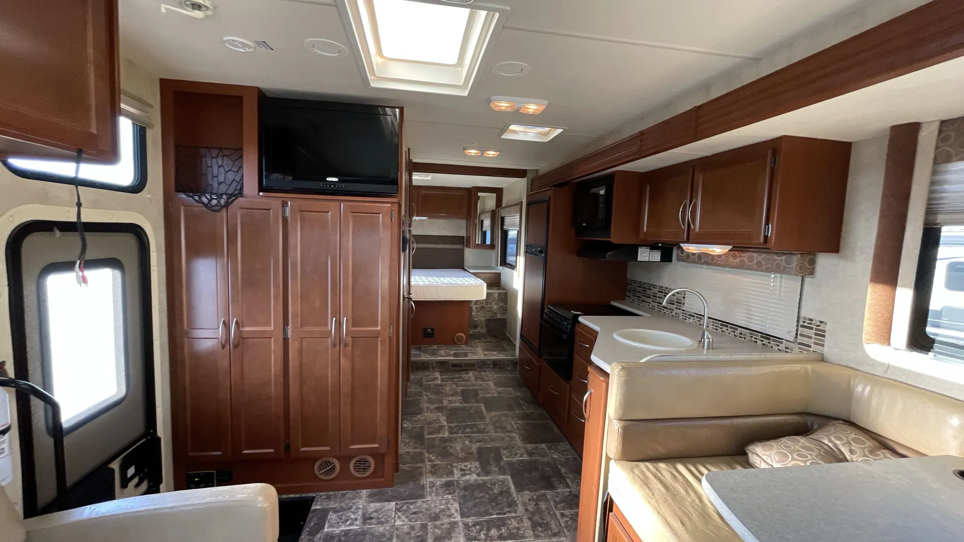 2013 Thor Motor Coach A.C.E. 292 — living area main