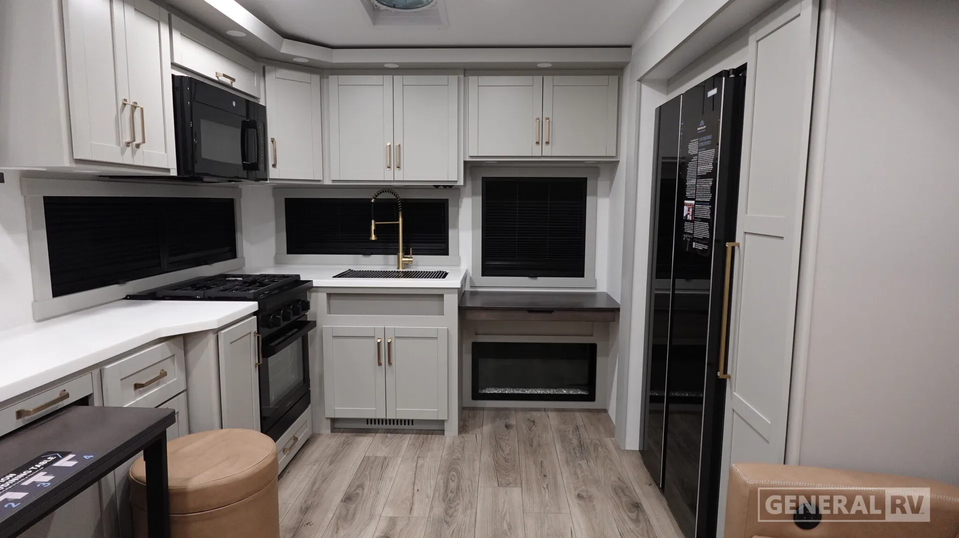 2027 Brinkley Model Z 2680 - Photo 3