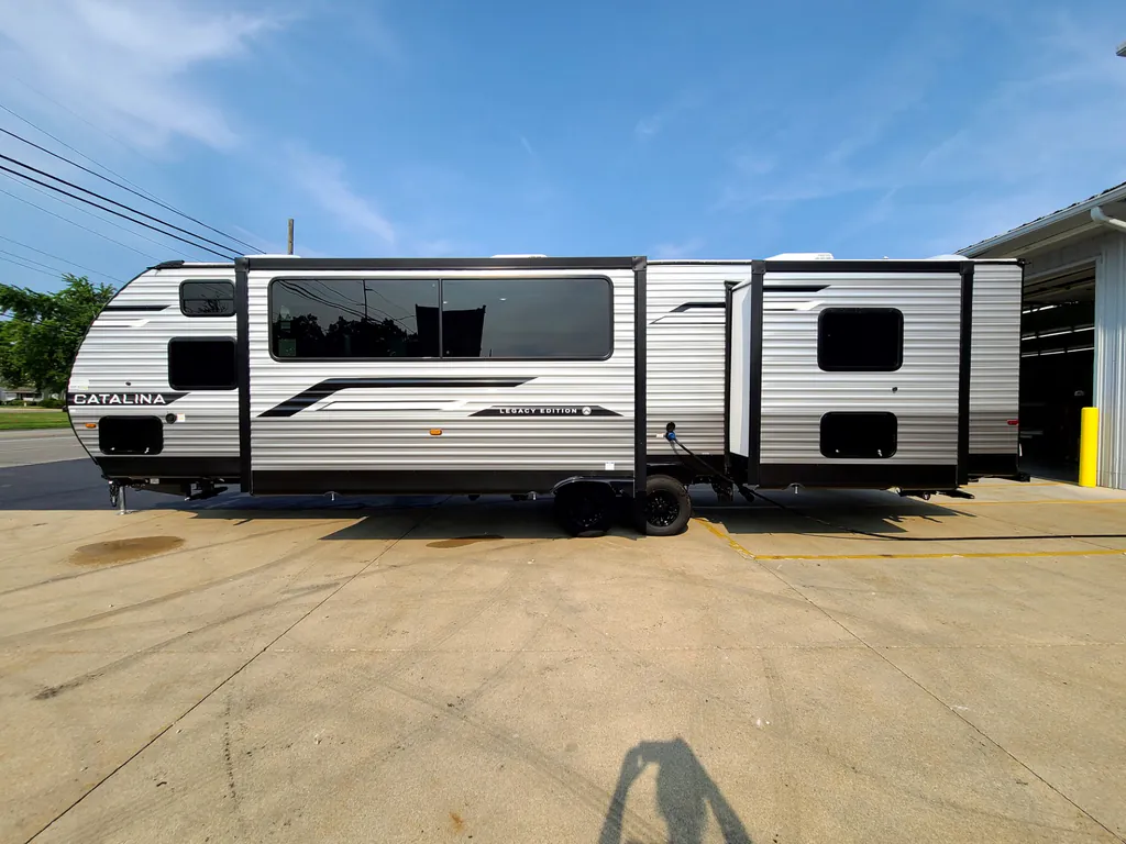 2027 Coachmen Catalina Legacy Edition 333DBDSCK, Photos photo 4
