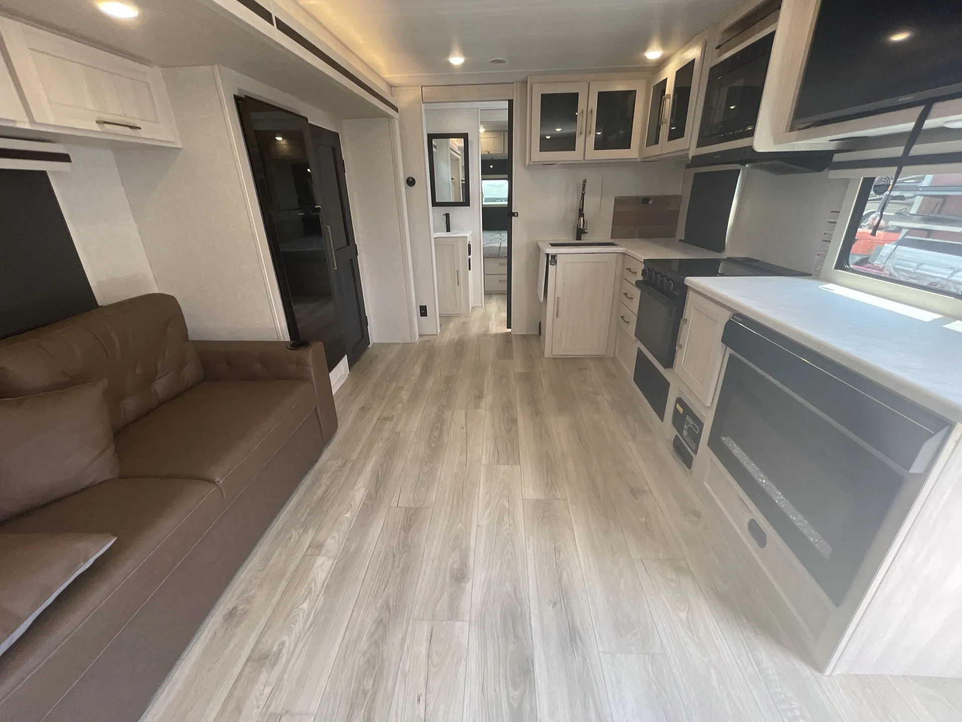 2025 Forest River Grand Surveyor 253RLS — off campside