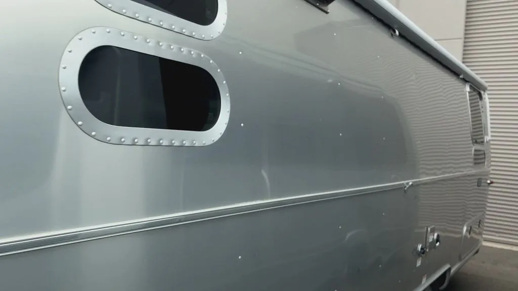 2026 Airstream Classic 28RB - Photo 3