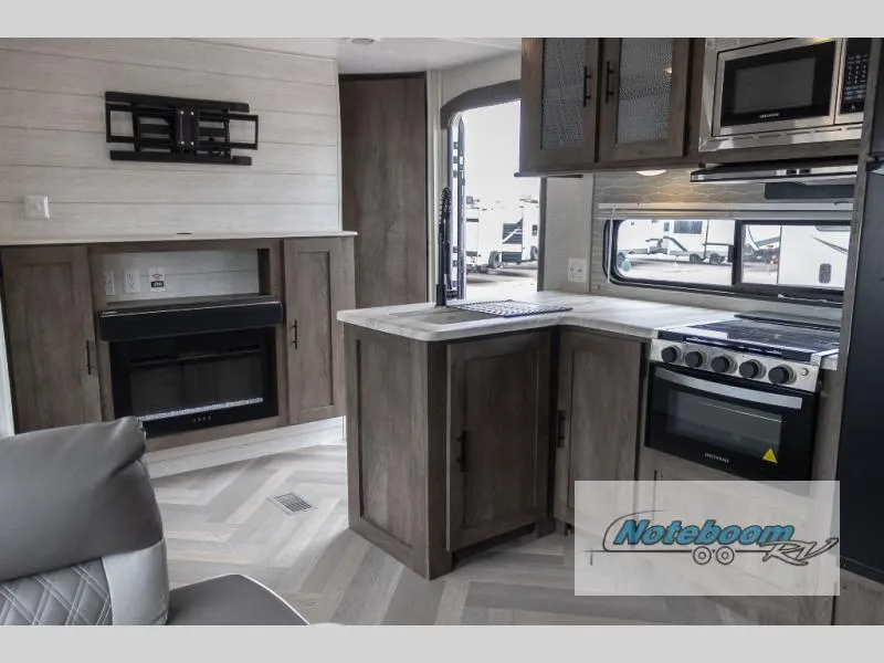 2021 Forest River RV Wildwood 321KQBTS - Photo 2
