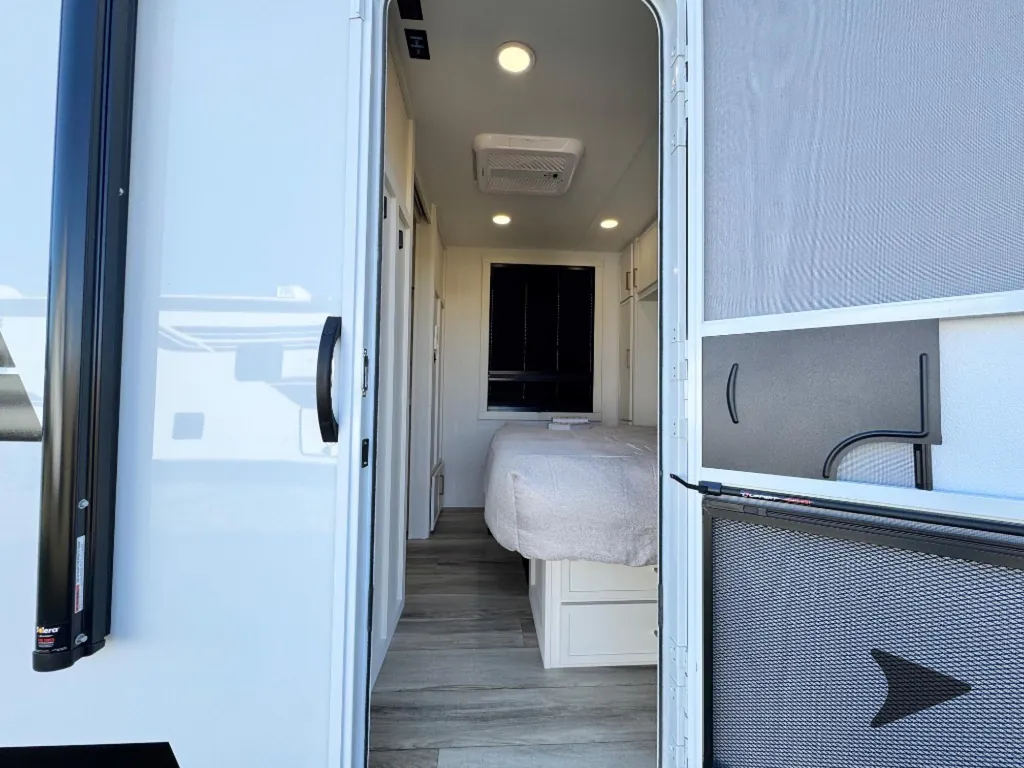 2027 Brinkley Model I 290, Photos photo 14